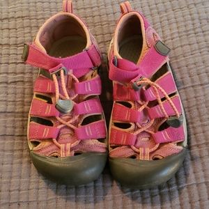 Girl's Keen Size 1